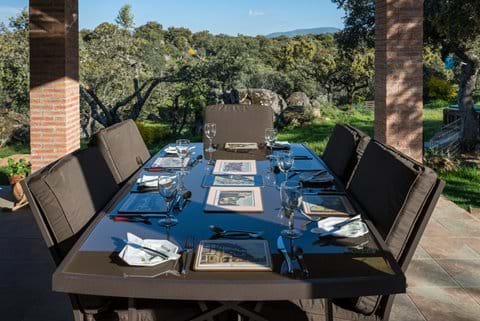 Cenando en la terraza